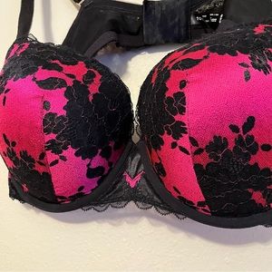 Torrid Curves Bra Full Coverage 44B Black Pink Lace Sexy Plunge.